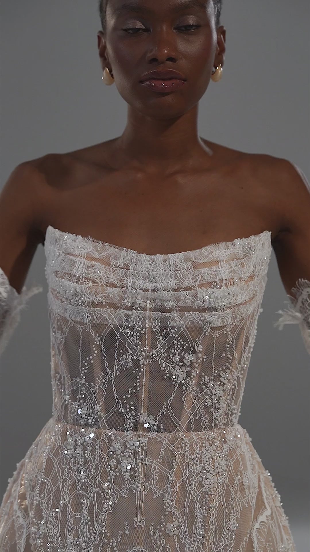 Strapless lace mini wedding dress with flared skirt – video