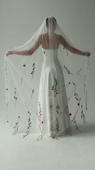 One-Layer Lace Veil with 3D Flowers - video