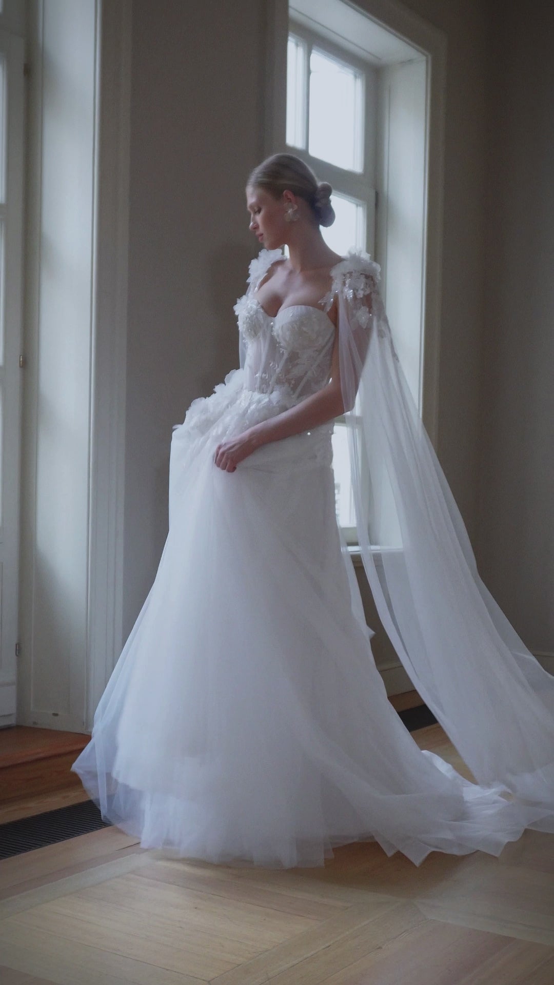 Romantic Sweetheart Neckline Wedding Dress Open Back Tulle Gown