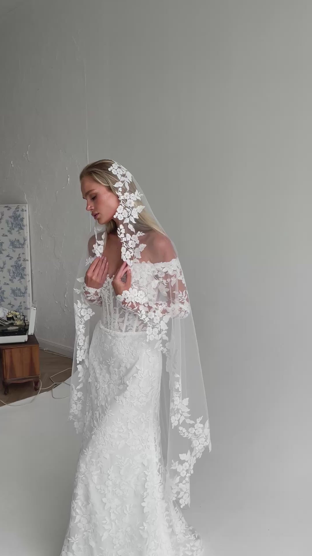 Video: bride in a lace-trimmed veil over a lace bodice