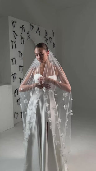 Extra-Wide Veil with 3D Organza Flowers and Pearls - video