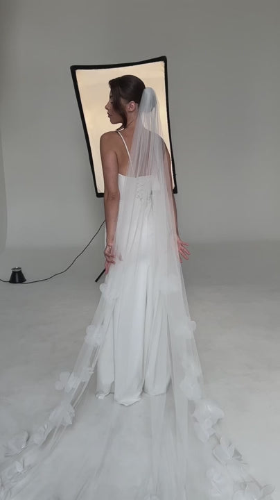 Veil with 3D Flower Buds, Pearls and Blusher - video