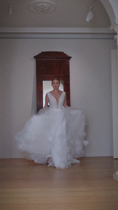 Sleeveless A-line wedding dress with light tulle & 3D details