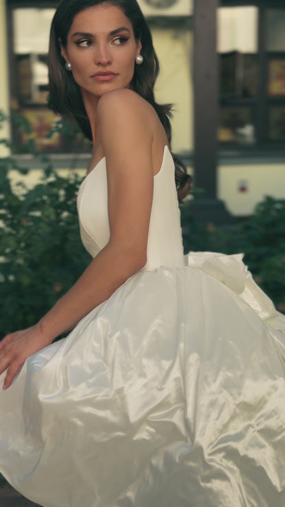 Mini wedding dress with princess silhouette and 3D floral back
