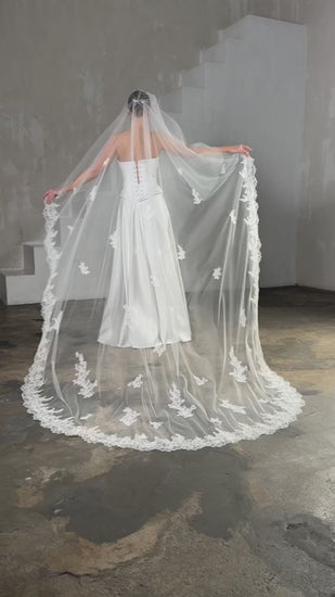 Two-Layer Drop Veil with Lace Appliques and Lace Border - video
