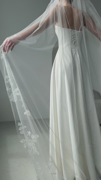 One-Layer Veil with Lace Embroidery Appliques - video