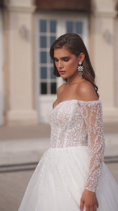 A-line wedding dress with sweetheart neckline