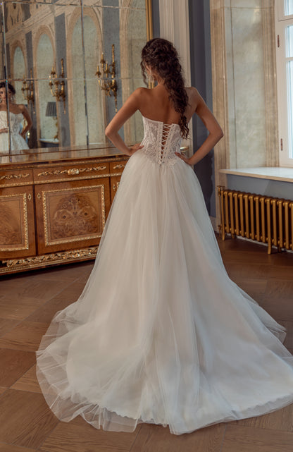 Lace Corset Ball Gown Wedding Dress with Sweetheart Neckline and Tulle Skirt