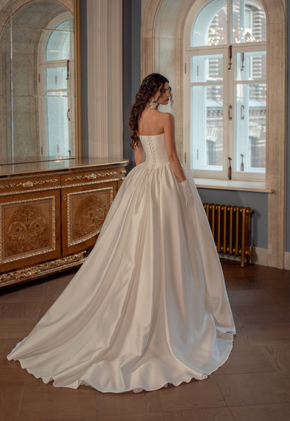Lace Corset Ball Gown Wedding Dress with Sweetheart Neckline and Tulle Skirt