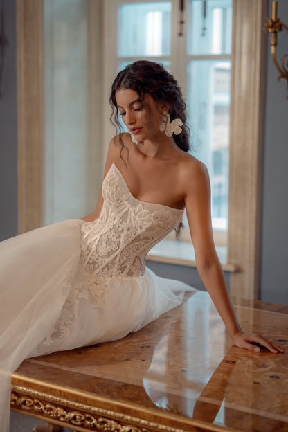 Lace Corset Ball Gown Wedding Dress with Sweetheart Neckline and Tulle Skirt