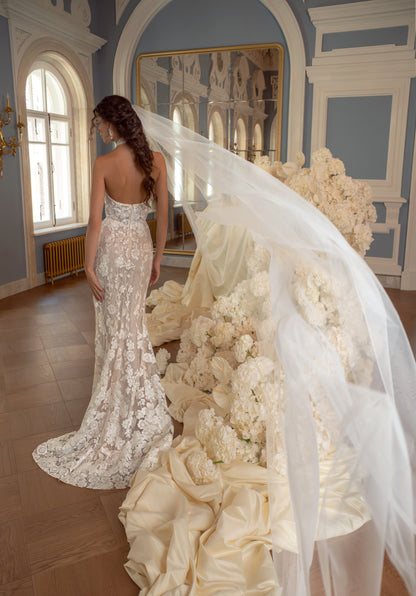 Lace Mermaid Wedding Dress with Halter Neck, Floral Peplum and Veil